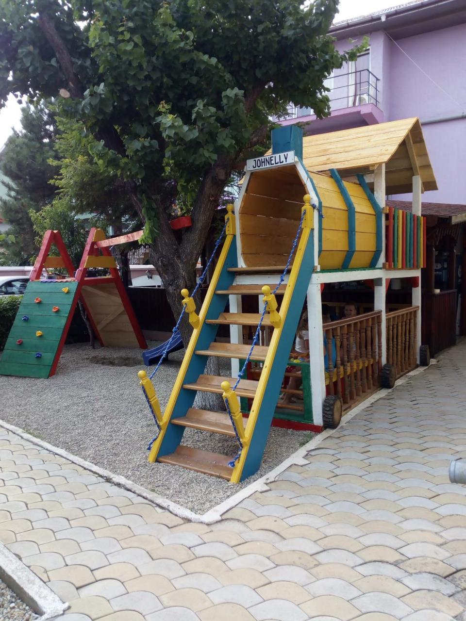 Pensiunea Casa Johnelly Costinesti Exterior photo